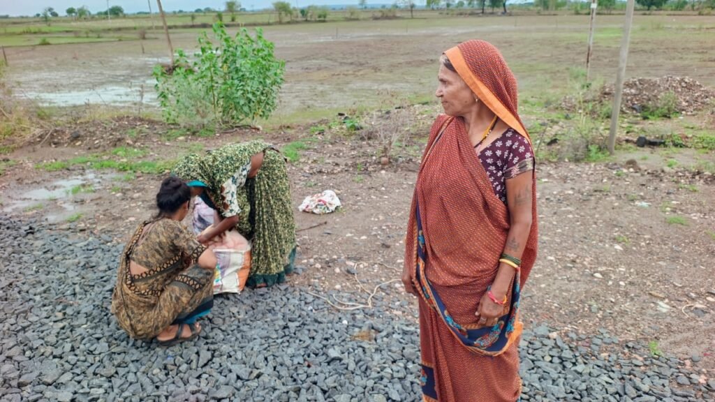 पैसे नहीं दिए तो गर्भवती महिला को किया रेफर, रास्ते में दिया बालिका को जन्म