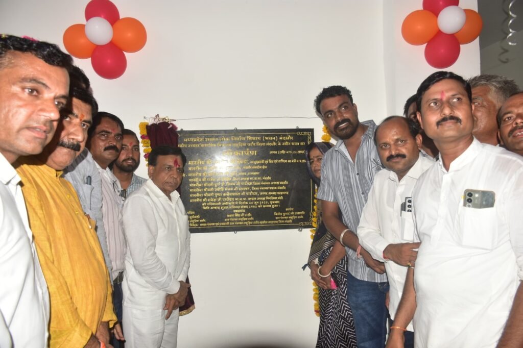 शिक्षा व्यक्ति के व्यक्तित्व को निखारती है, उसकी सोच को व्यापक बनाती है