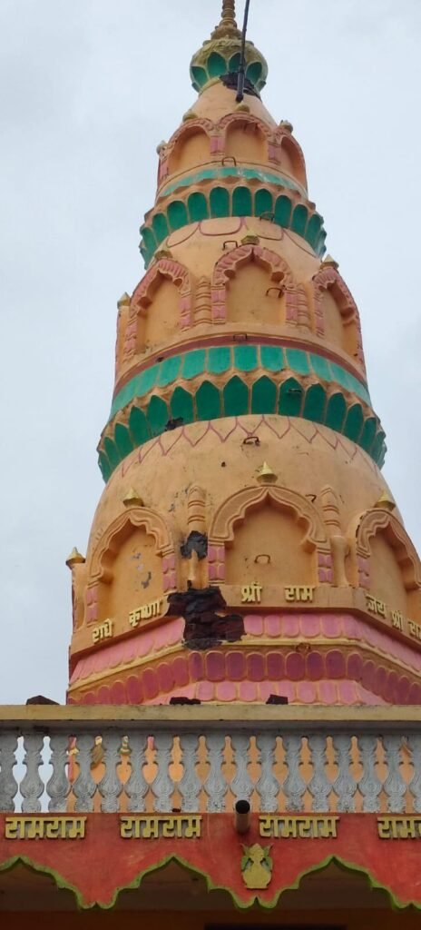 गरज-चमक के साथ झमाझम बारिश, हिनौतिया में आकाशीय बिजली गिरने से मंदिर की छत गिरी, प्रतिमा हुई खंडित 