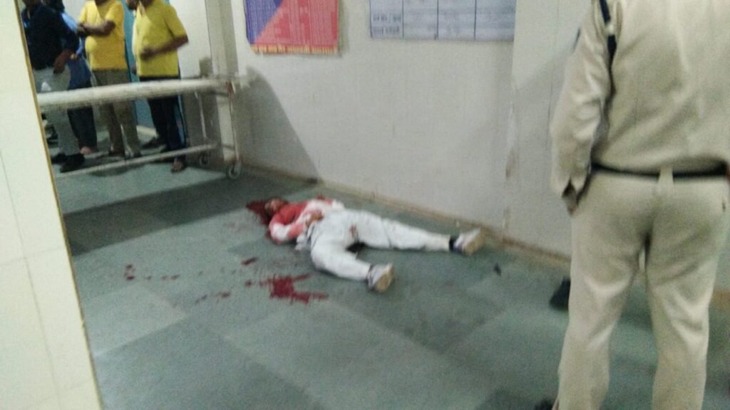 चाकू से हमला कर युवती की नृशंस हत्या 