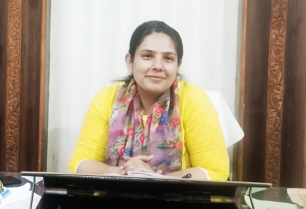 डबरा नगर पालिका में साक्षी बाजपेई ने संभाला सीएमओ का पद