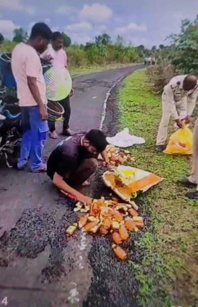 प्लास्टिक के टब बेचने की आड़ में शराब तस्करी