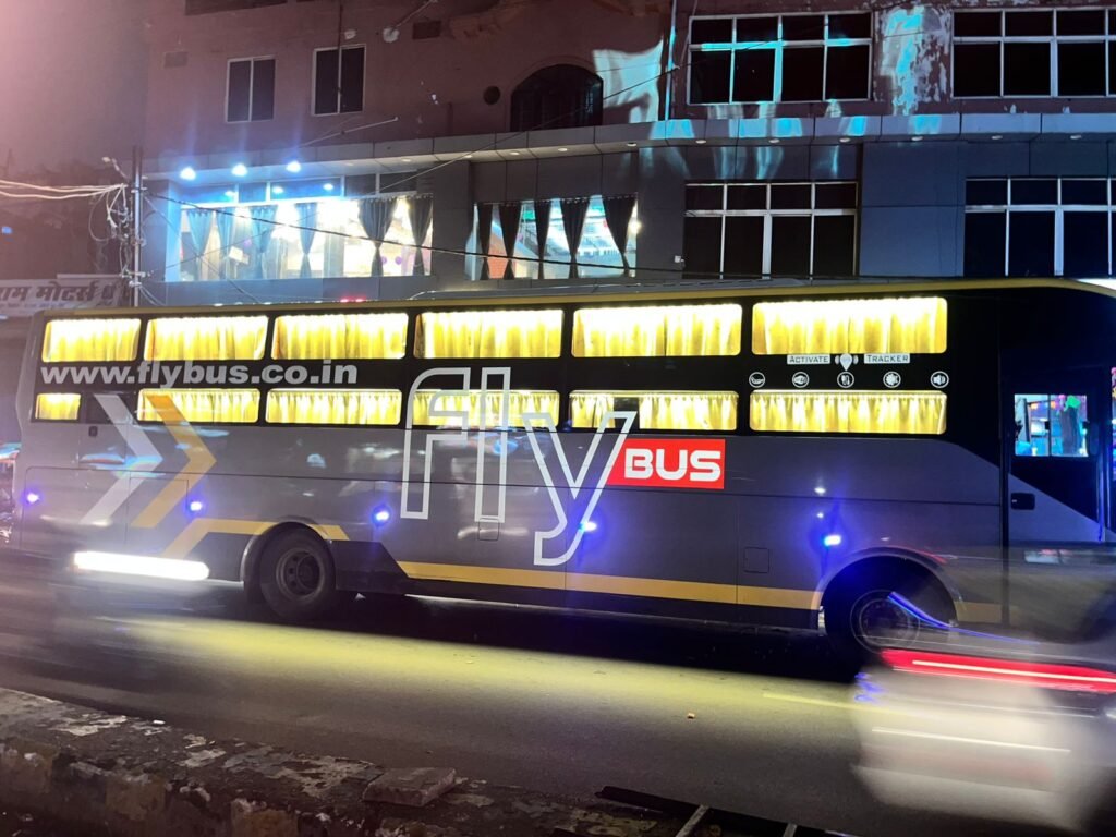 रॉन्ग साइड जा रही बस पर 5000 रुपये की चालानी कार्यवाही