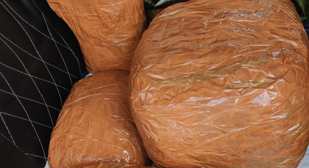 गांजे की खेप के साथ युवक-युवती गिरफ्तार