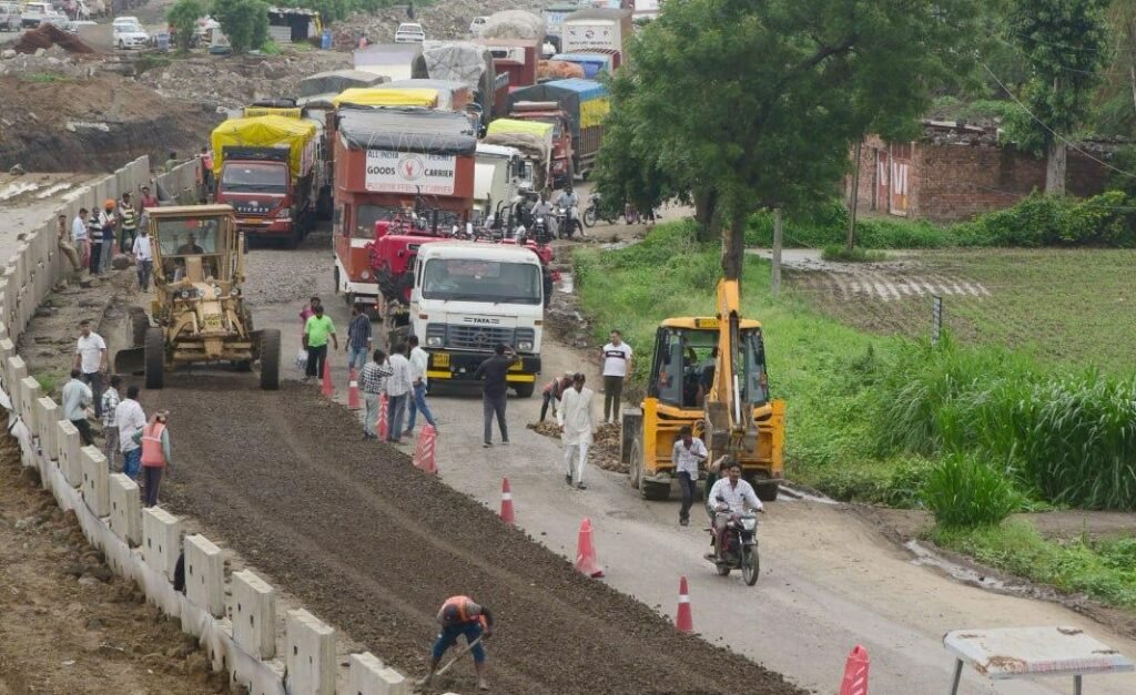 पुल निर्माण कार्य का जायजा लेने अर्जुन बड़ौदा पहुंचे मंत्री सिलावट