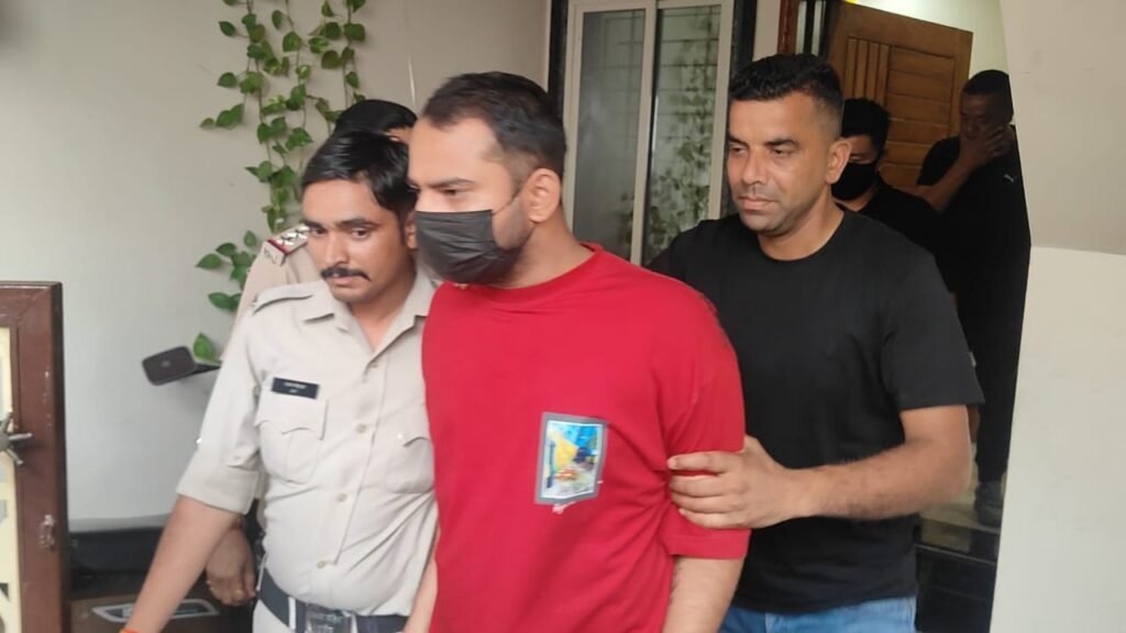 राजा मर्डर: एसआईटी रतलाम पहुंची, बैग किया जब्त 