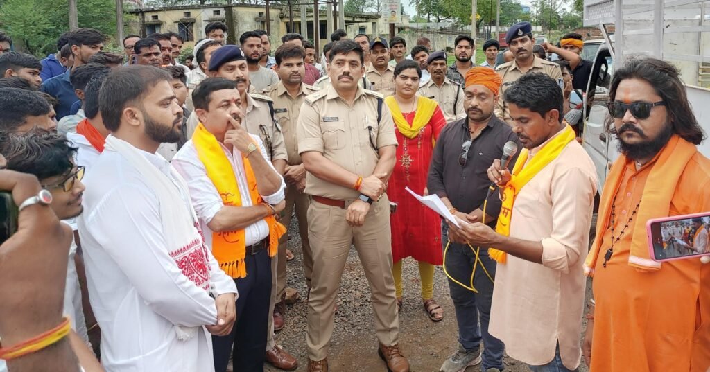 ग्राम चंडी चोपरा में गौ हत्या के विरोध में प्रदर्शन