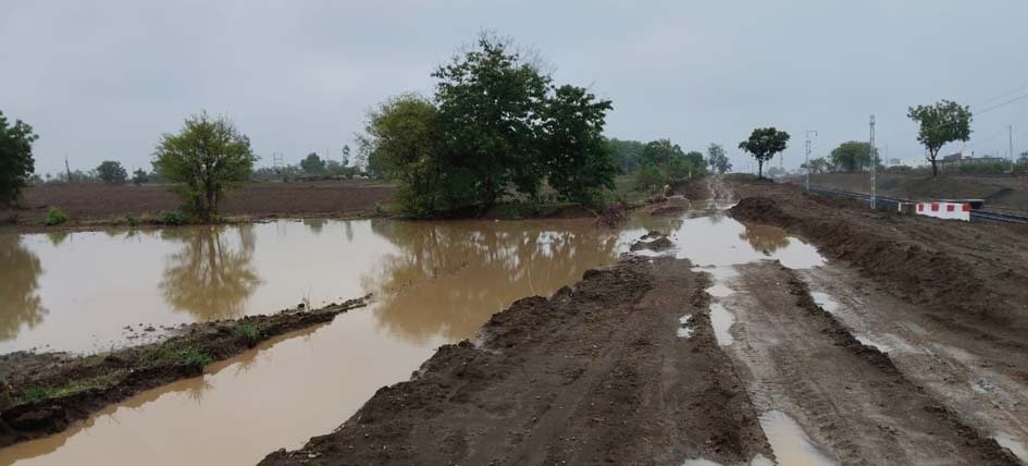 सीजन में पहली बार सीहोर में दिन भर होती रही बरसात 