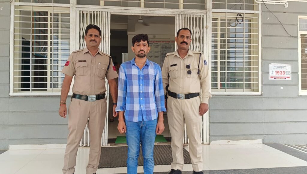 लक्जरी कार में नशे की तस्करी, पुलिस ने घेरा, डोडाचूरा की बड़ी खैप जप्त