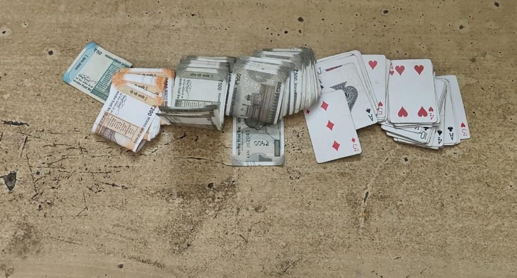 जुआ फड़ पर छापा: 14 गिरफ्तार 