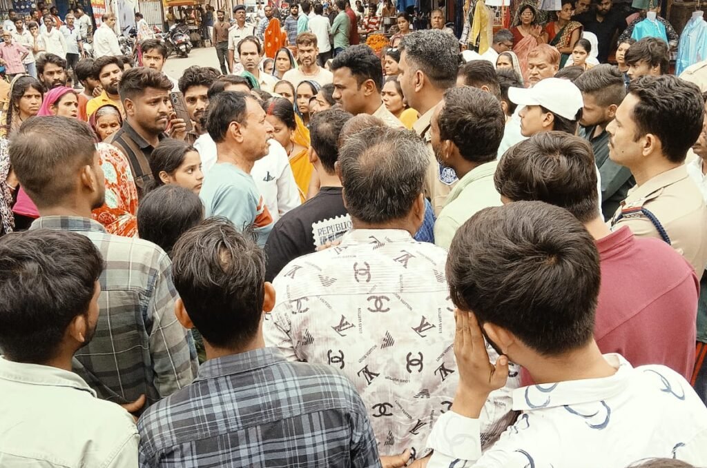 युवक की मौत, हत्या का आरोप, शव रखकर चक्का जाम 