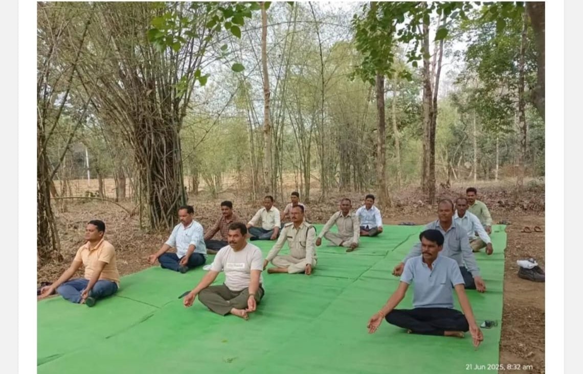 वन परिक्षेत्र बरघाट में योग के साथ पौधे भी लगाए गए