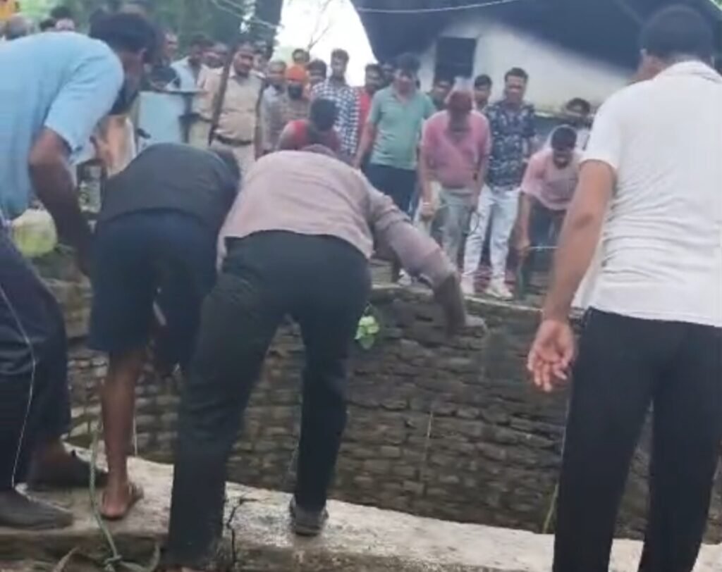 धरनावदा में गाय के बछड़े को बचाने कुए में उतरे 6 में से 5 की दम घुटने से मौत, एक ही बचा