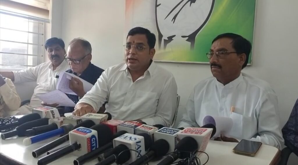 कांग्रेस ने पूछा झूठी FIR कर के किस-किस की आवाज दबाएगी भाजपा