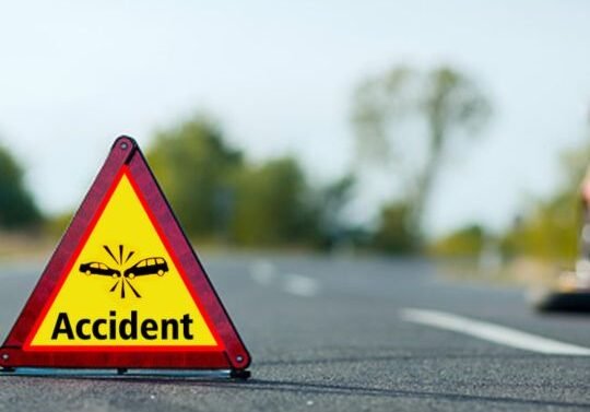 अज्ञात वाहन की चपेट में आने से दो युवकों की मौत