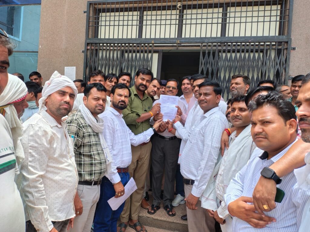 हड़ताल पर जाने की चेतावनी दी रोजगार सहायकों ने