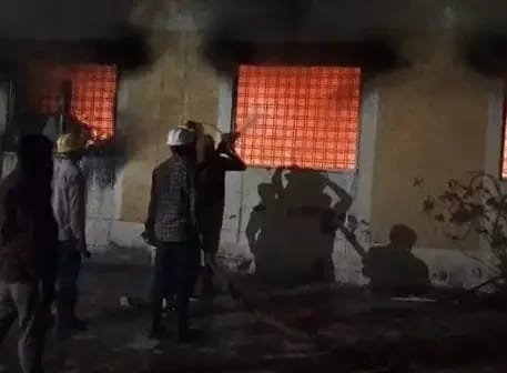 पशु चिकित्सा केंद्र में लगी भीषण आग