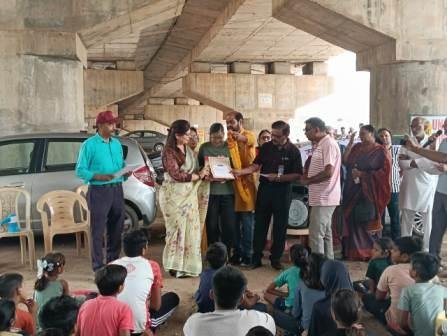 सुर सरिता समूह ने मेधावी बच्चों को सम्मानित किया