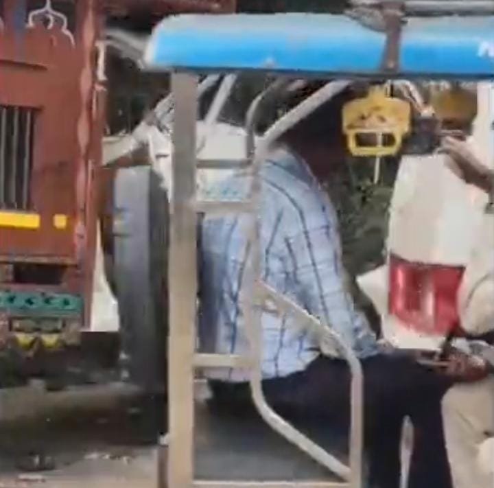 मुरैना में बस और सवारी गाड़ी की भिड़ंत, त्रयोदशी में जा रहे खटीक समाज के 12 लोग घायल