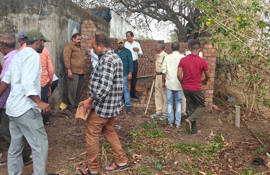 अतिक्रमण हटते ही बंद रास्ता खुल गया