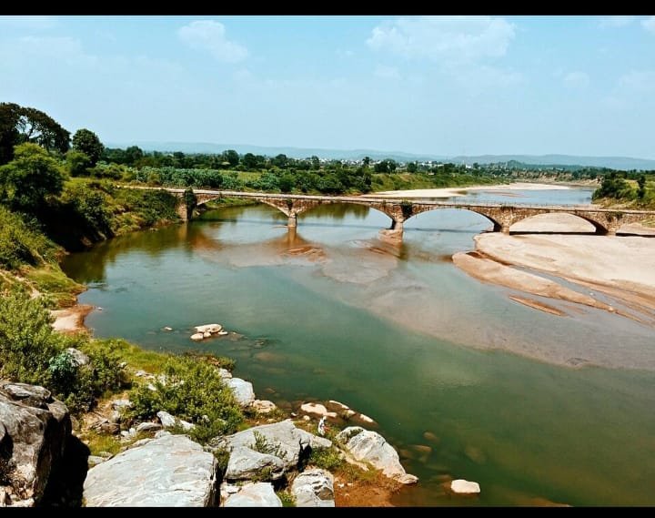 अपने अस्तित्व की लड़ाई लड़ती कन्हान नदी