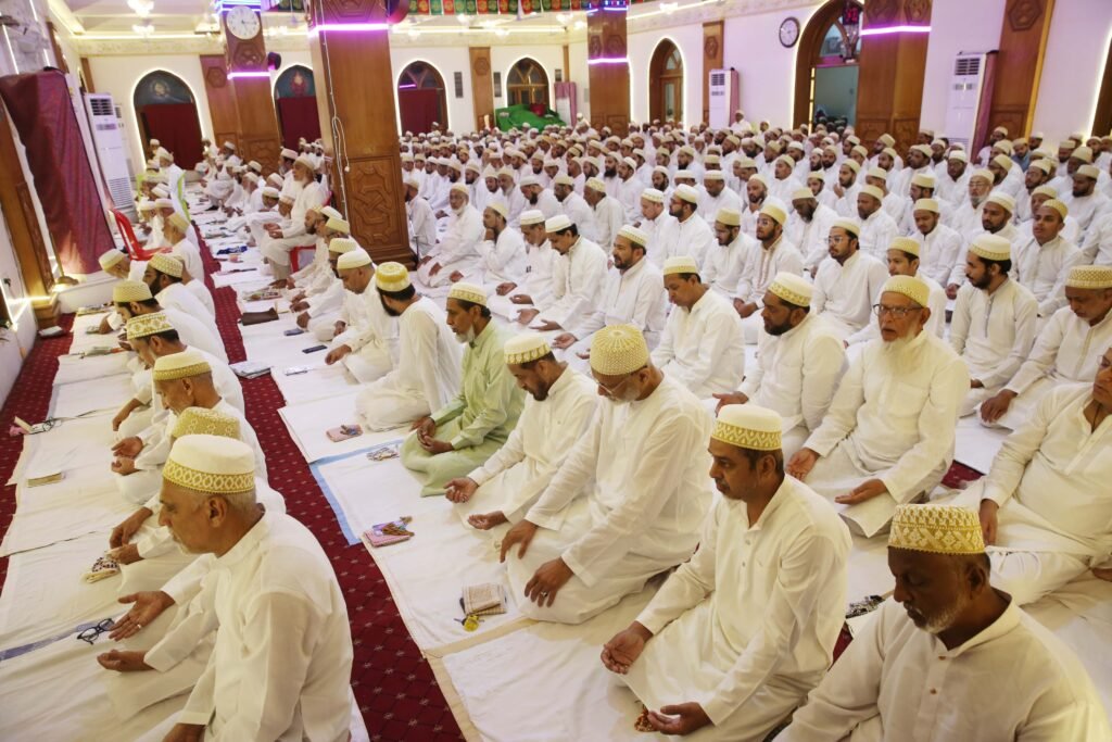 वोहरा समाज ने अलीगंज मस्जिद में ईद-उल-अजहा की नमाज अदा की