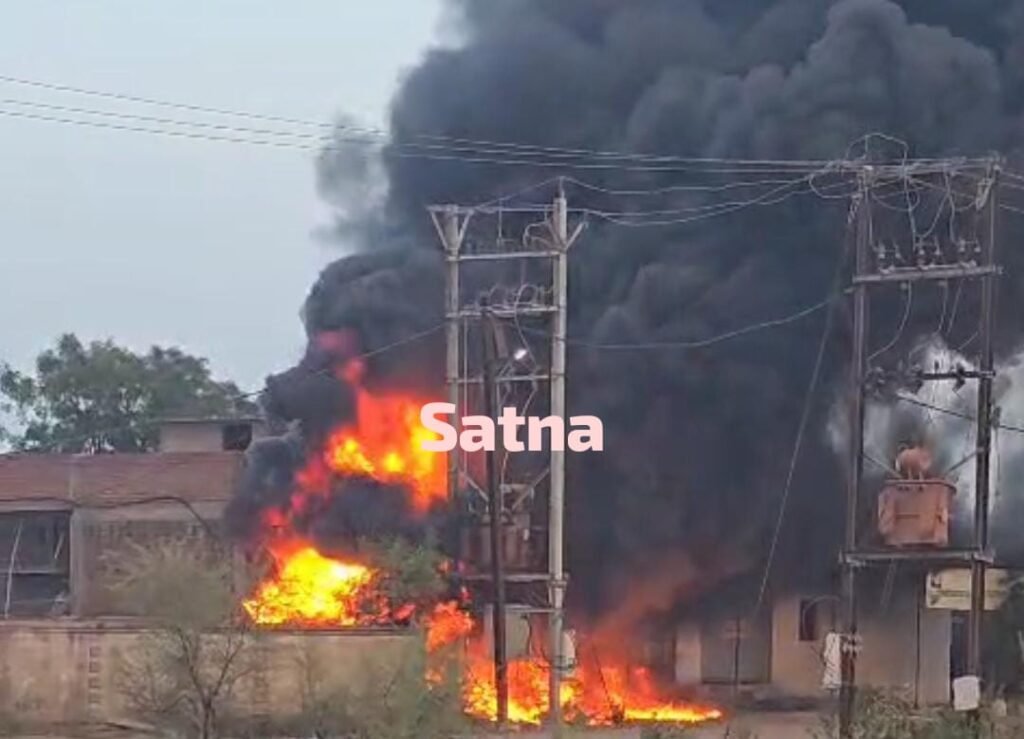 टायर गोदाम में लगी भीषण आग, दमकल ने पाया काबू