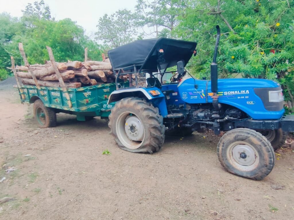 अवैध सागौन लकड़ी पकड़ने गए वन अमले पर हमला,फायरिंग