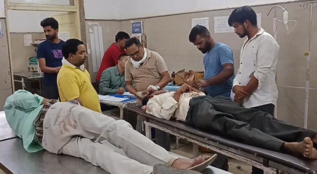 खोजाखेड़ी में दो पक्षों में चली लाठी और हथियार,आधा दर्जन से अधिक घायल
