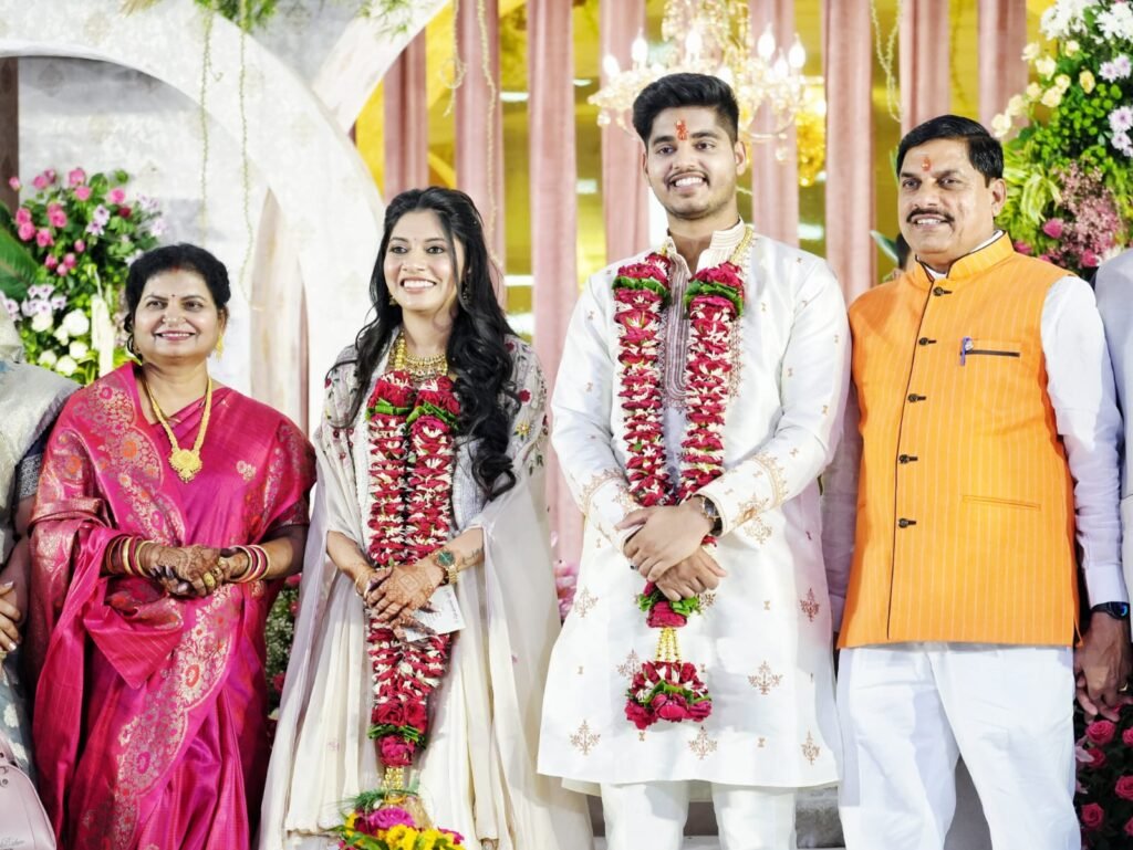 CM डॉ. यादव के छोटे बेटे डॉ. अभिमन्‍यु की भोपाल में सादे समारोह में सगाई हुई