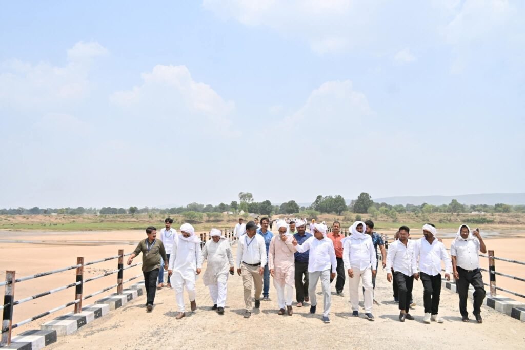 खैरा में बने नवीन पुल का सांसद ने किया निरीक्षण