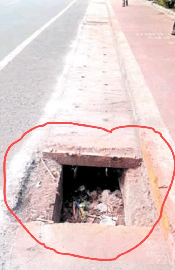 स्मार्ट सिटी कार्यालय के सामने से अब नालियों में लगी जालियां चोरी