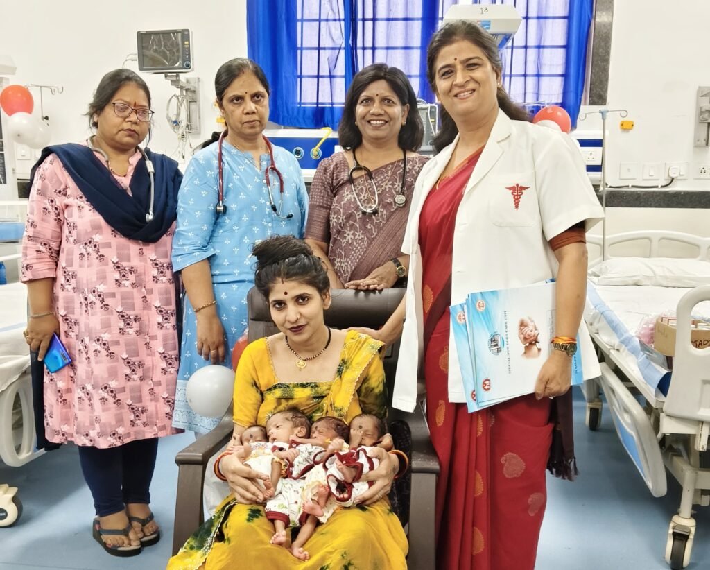 नया जीवन: काटजू अस्पताल से स्वस्थ्य होकर घर गए एक साथ पैदा हुए चारों बच्चे