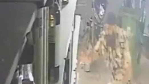 शराब दुकान में पथराव, तोडफ़ोड़, कोमा में गया मैनेजर