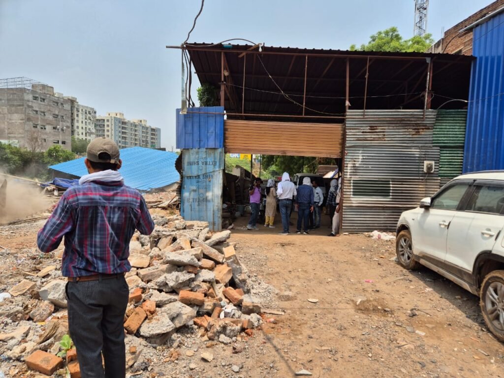 मेहरा व सिरोल में 5 करोड़ की भूमि से हटा अतिक्रमण