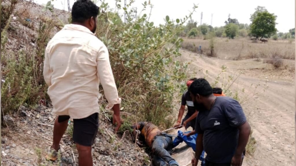 रेलवे ट्रैक कि किनारे मिला अज्ञात शव