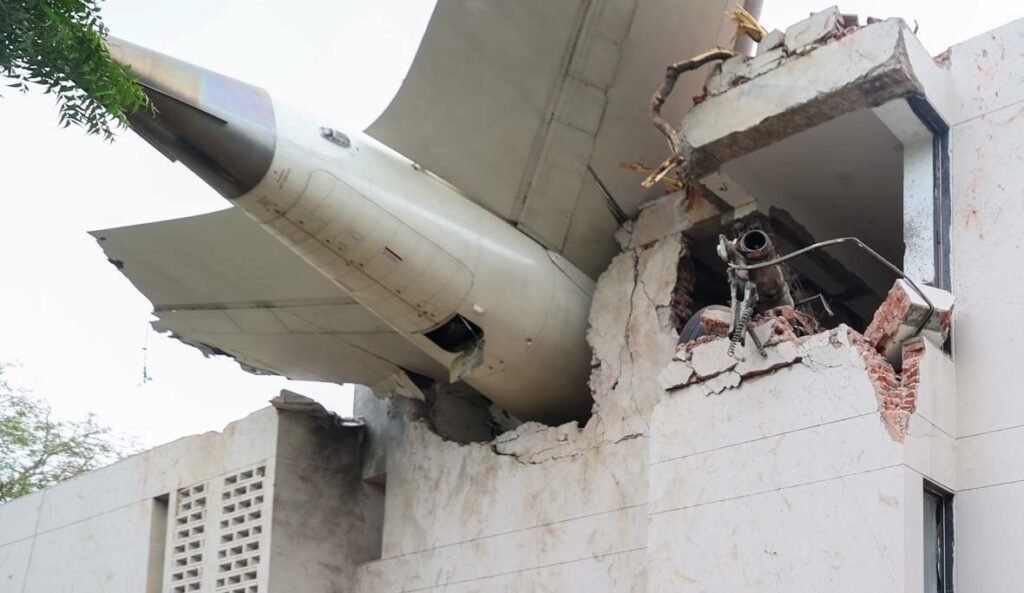 BLACK BOX : चमकीले नारंगी रंग का विमान दुर्घटना जांच में होता है मददगार