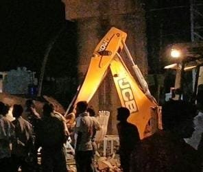 शिवपुरी में निर्माणाधीन ओवरब्रिज का हिस्सा गिरा, 6 घायल