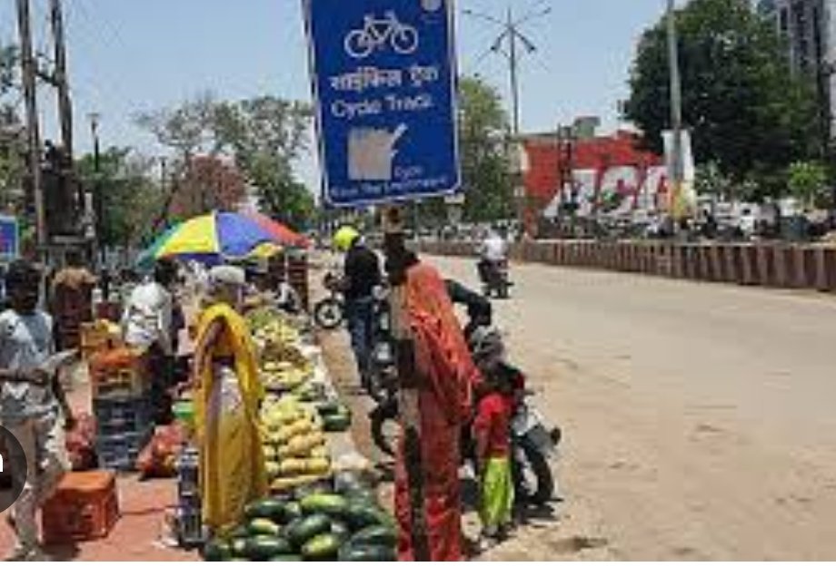 साइकिल ट्रैक पर सज गई अघोषित सब्जी मंडी