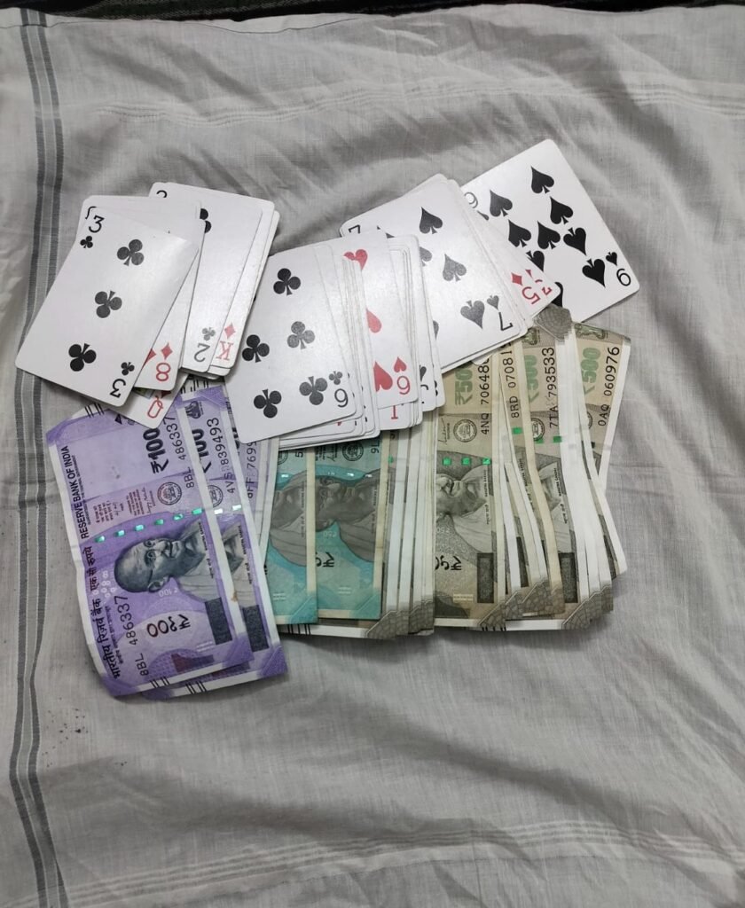 जुआ फड़ों पर छापा, 15 पकड़ाए, 21 हजार नगदी जब्त