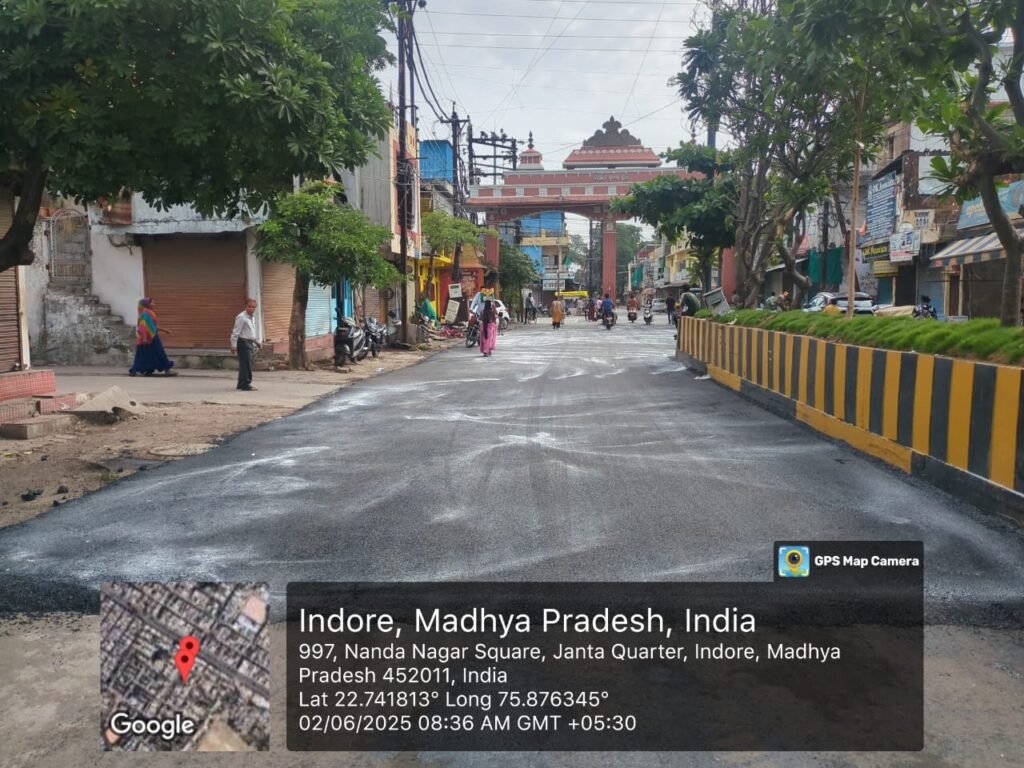 शहर में बारिश पूर्व सड़कों पर निरंतर चल रहा पेंचवर्क