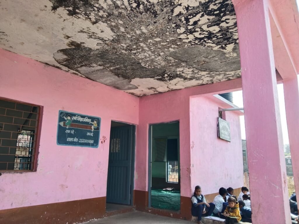 बदहाल स्कूल: सीहोर में जर्जर भवनों और इछावर में किचन शेड में शुरू हुआ नया शिक्षा सत्र