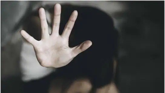 सहेली के भाई ने छात्रा से किया रेप और लूटे 50 लाख के गहने