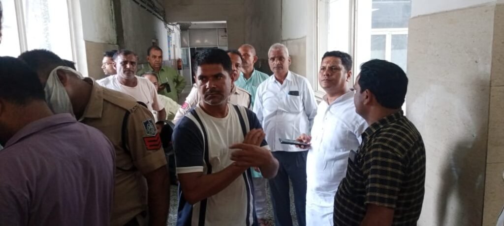 यातायात प्रभारी को हटाने की मांग के साथ कचनी में 10 घंटे चक्का जाम