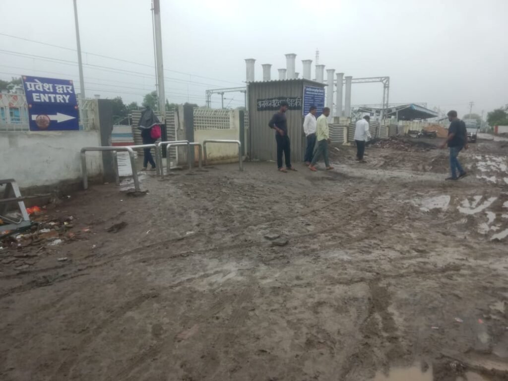 कमाऊ स्टेशन : बदहाली का शिकार, सुविधाएं गायब,दुर्दशा पर यात्री नाराज