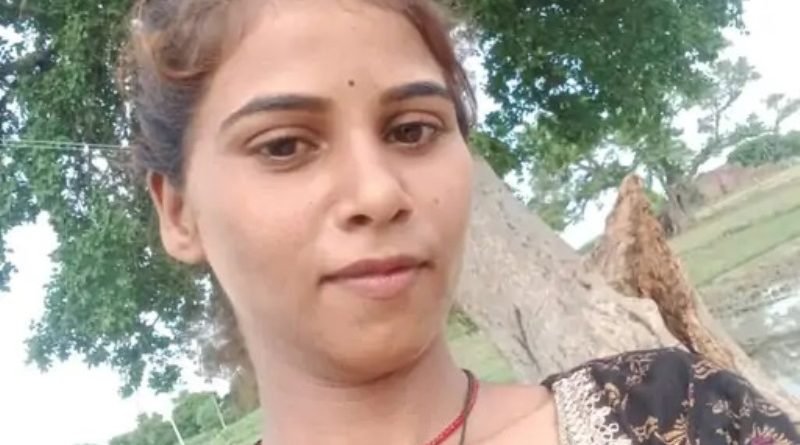 पत्नी ने अश्लील वीडियो बनाने से रोका तो गले पर पैर रख कर दी हत्या