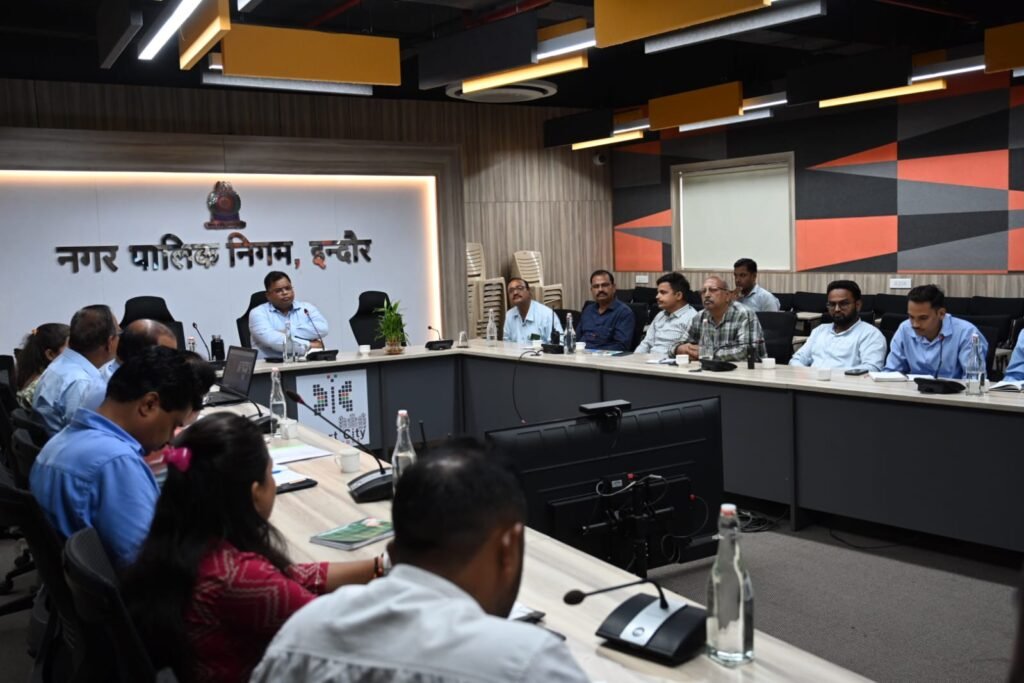 ड्रैनेज, रेस्टोरेशन और जल भराव,रेनकोट और जैकेट जरूर पहनाएं