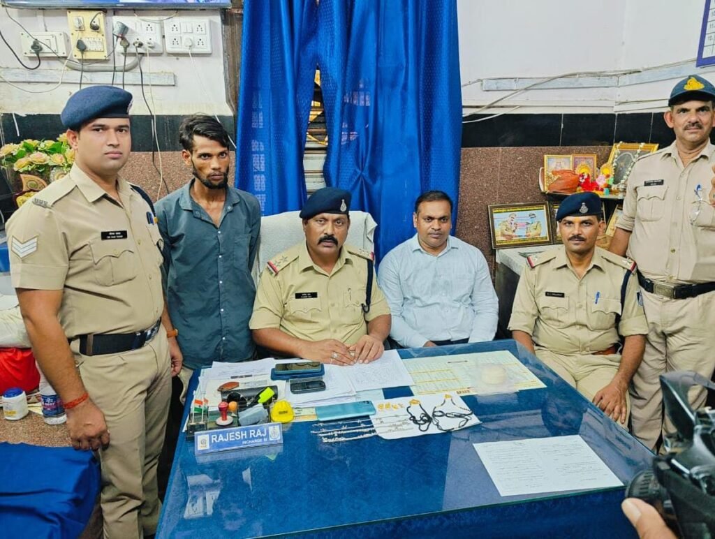 ट्रेन में चोरी करने वाला शातिर आरोपी गिरफ्तार