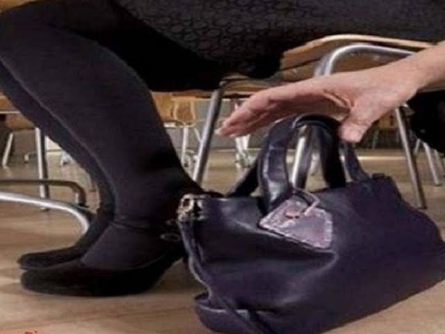 जेवर से भरा थैला चोरी  