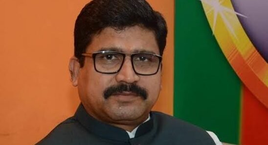 संविधान की धज्जियां उड़ाकर आपातकाल लगाने वाले अब संविधान की दुहायी दे रहे हैं